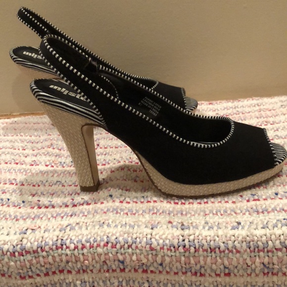 Unlisted brand sling back peak-a-boo pump. Woven heal and canvas upper. - Picture 3 of 9